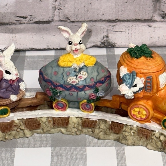 Vintage Easter Rabbit Figurine Train Carrot Egg Mushroom Train 8.5" X 3" - Picture 8 of 12